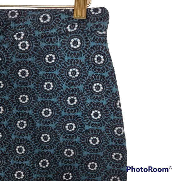 Leota Stitch Fix Jade Green Medallion Pull on Pencil Skirt Sz S - Picture 3 of 6